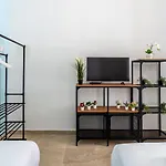 Simba In W/ Terrace Apartament